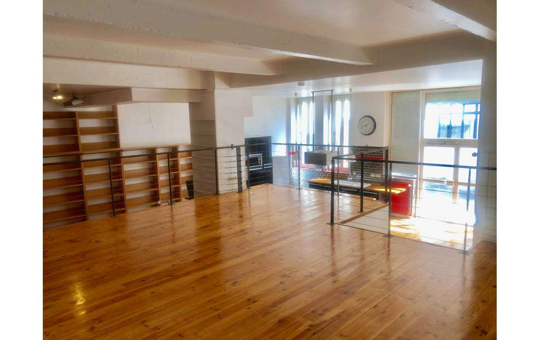 Lire la suite à propos de l’article Appartement-Loft proche de la Cité de la Musique [VENDU]